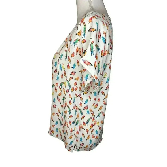 LOFT Petite Medium Colorful Parrot Single Pocket Short Sleeved Top - Picture 2 of 8